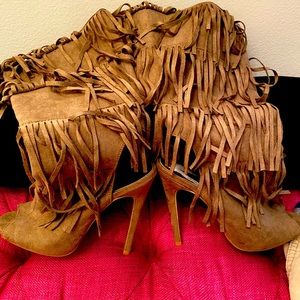 Caramel Suede Peekaboo Heels With Fringe